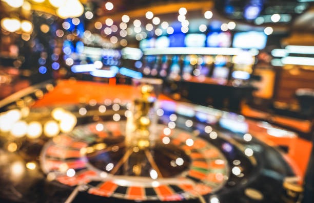 Live Blackjack hand decision and card dealing